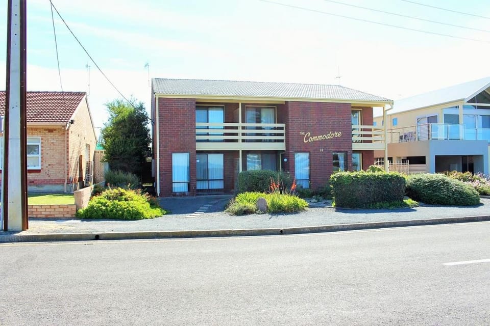 Commodore 2 2-18 Basham Rd Port Elliot - Linen Included Apartment in Port Elliot