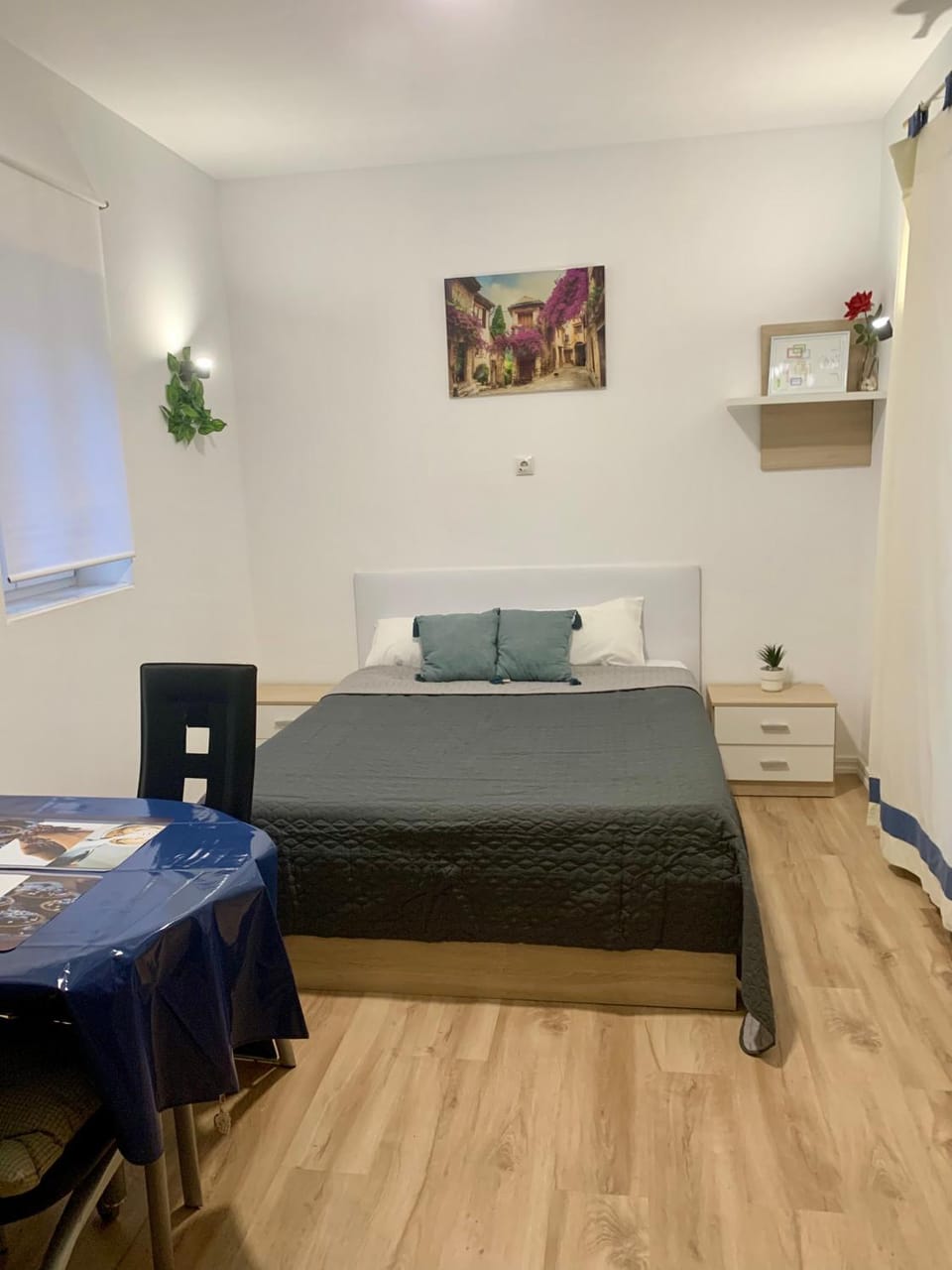 Bed, Living room