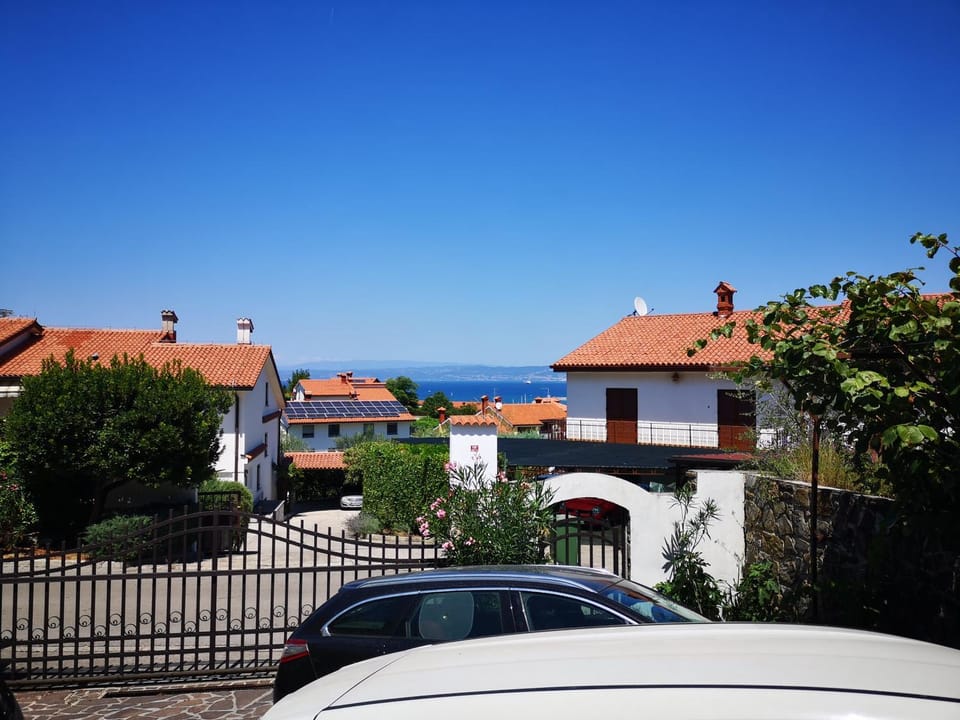 Neighbourhood, Sea view, Parking