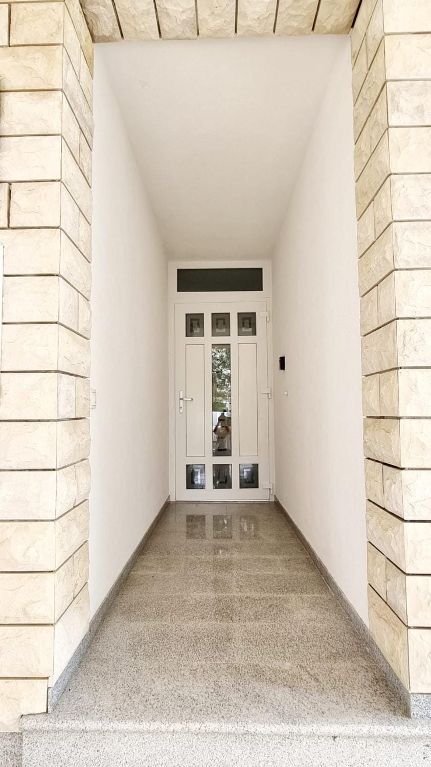 Facade/entrance
