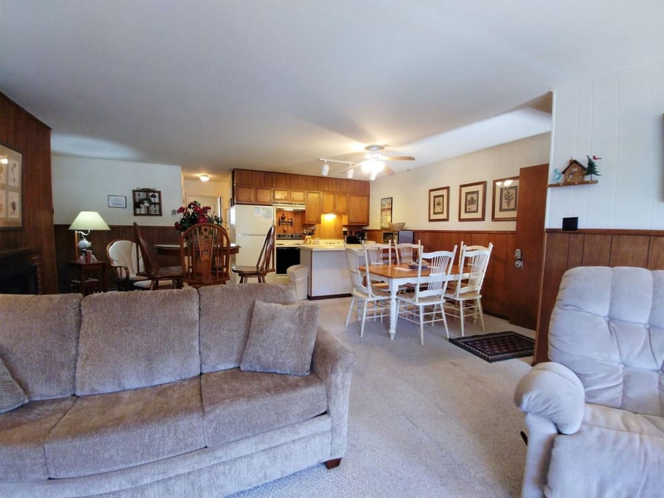 Day, Kitchen or kitchenette, Living room, Seating area, Dining area, furniture
