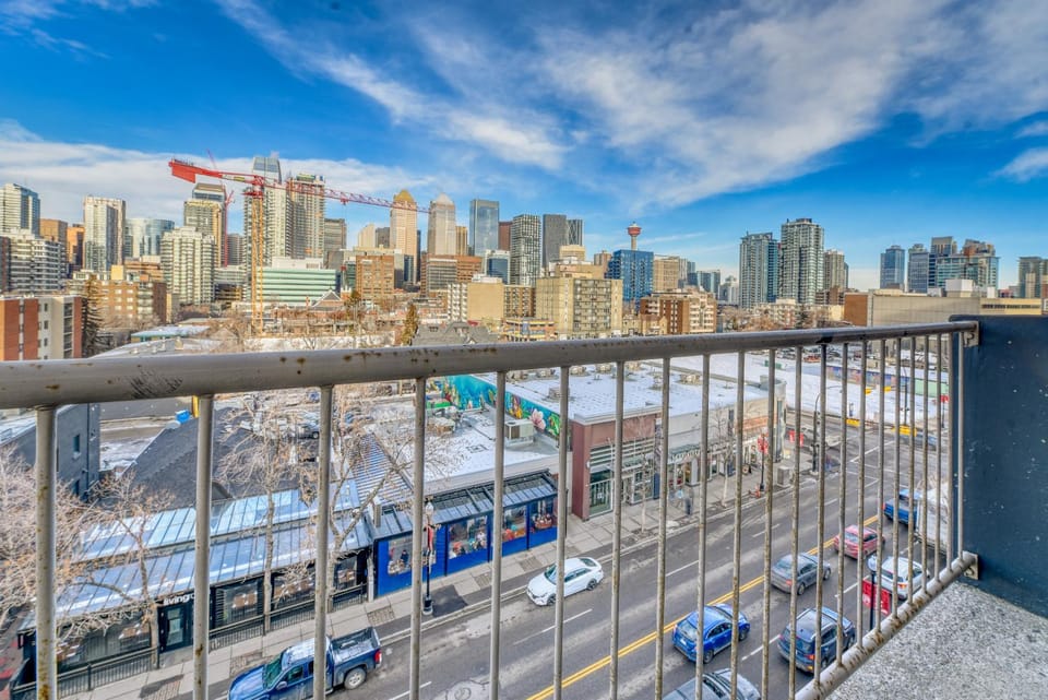 A Spacious Downtown 1-bed Suite Apartment in Calgary