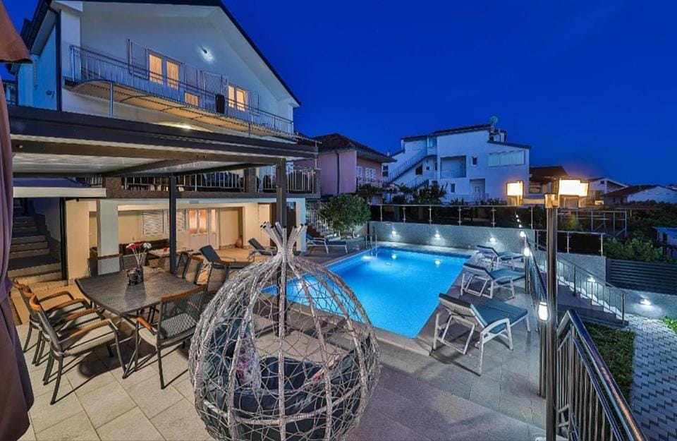 Patio, Night, View (from property/room), Balcony/Terrace, Pool view, Swimming pool, Swimming pool, sunbed