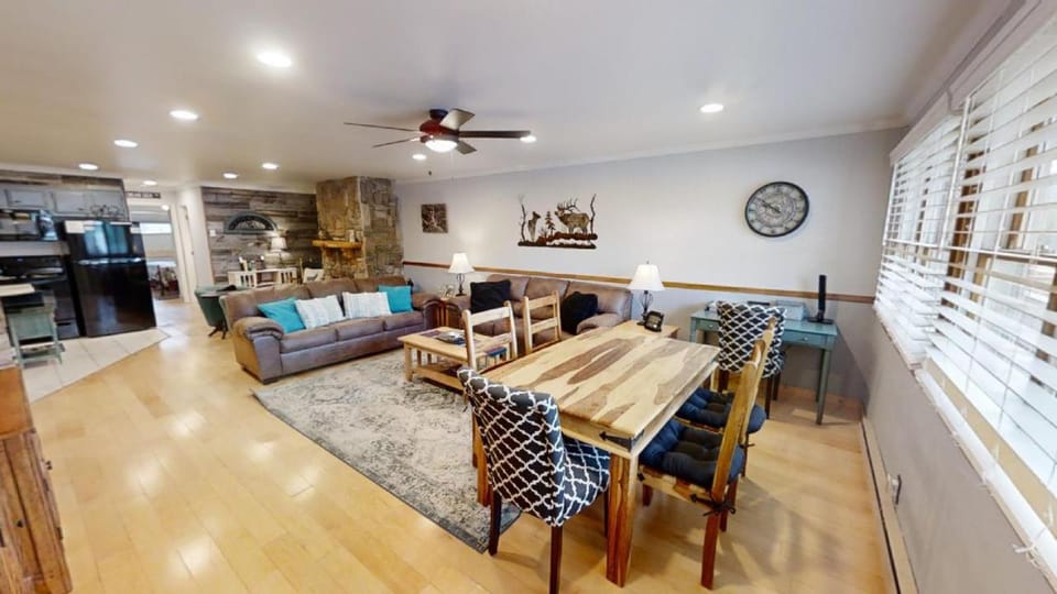 Day, Living room, Dining area, fireplace, furniture