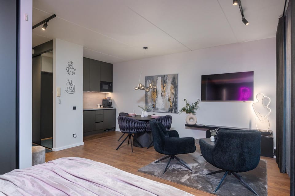 Living room, Photo of the whole room, Seating area
