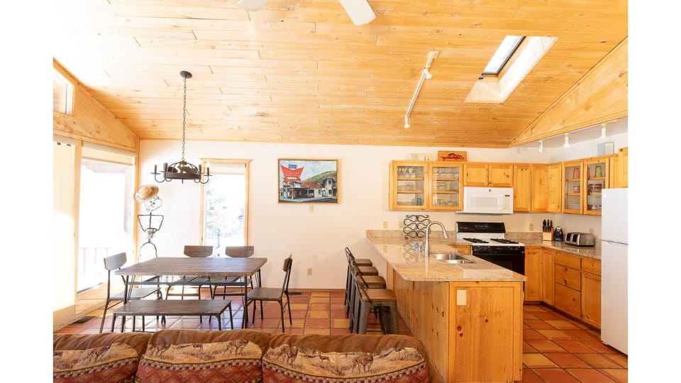 Day, Kitchen or kitchenette, Seating area, Dining area, furniture, kitchen
