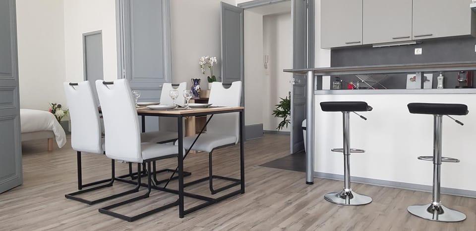 Dining area, minibar, stove