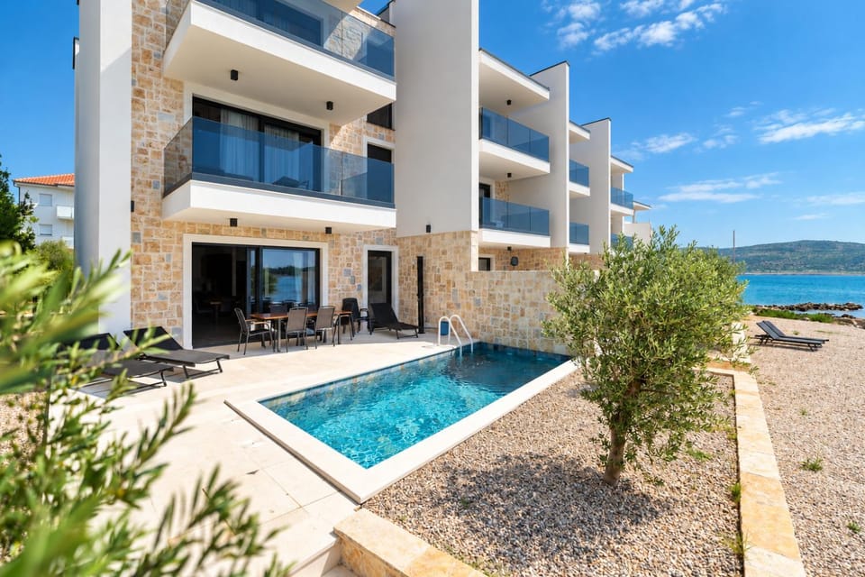 Property building, Natural landscape, Mountain view, Pool view, Sea view, Swimming pool