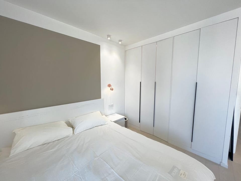 Bed, Photo of the whole room, Bedroom, wardrobe