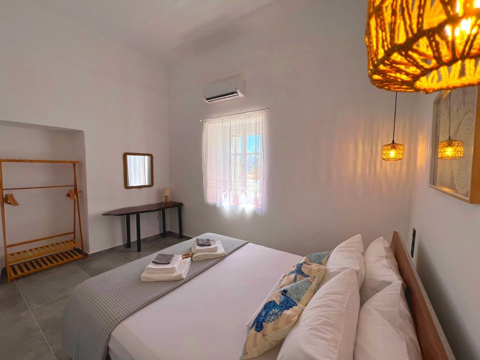 Bed, Photo of the whole room, Bedroom, towels, air conditioner