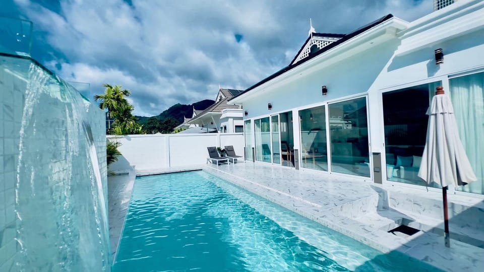 Day, Natural landscape, Mountain view, Pool view, Swimming pool, sunbed
