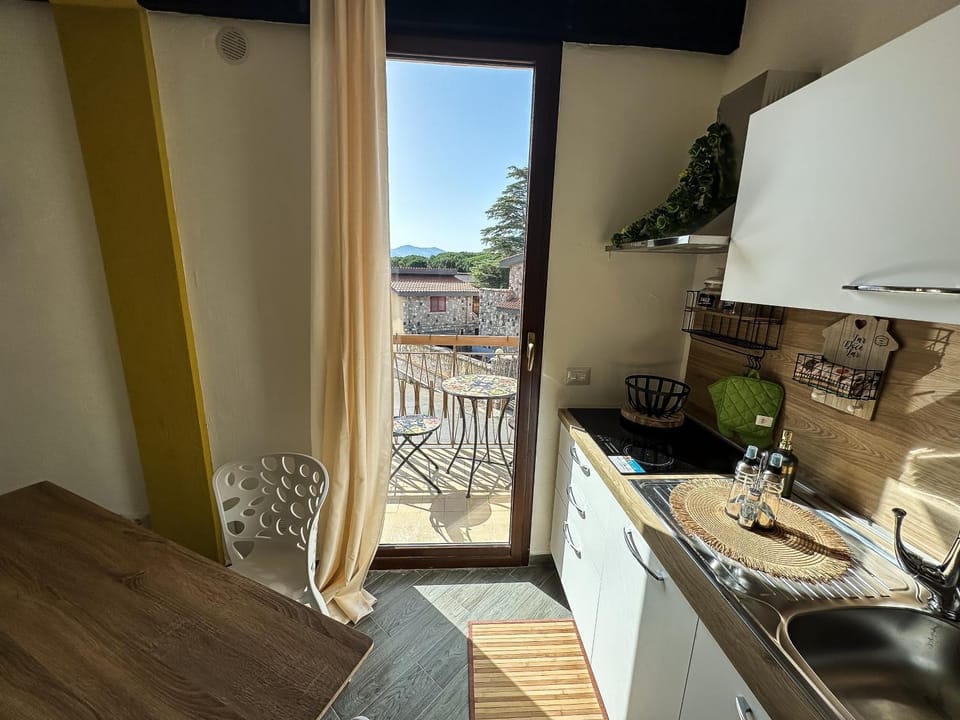 View (from property/room), Balcony/Terrace, stove