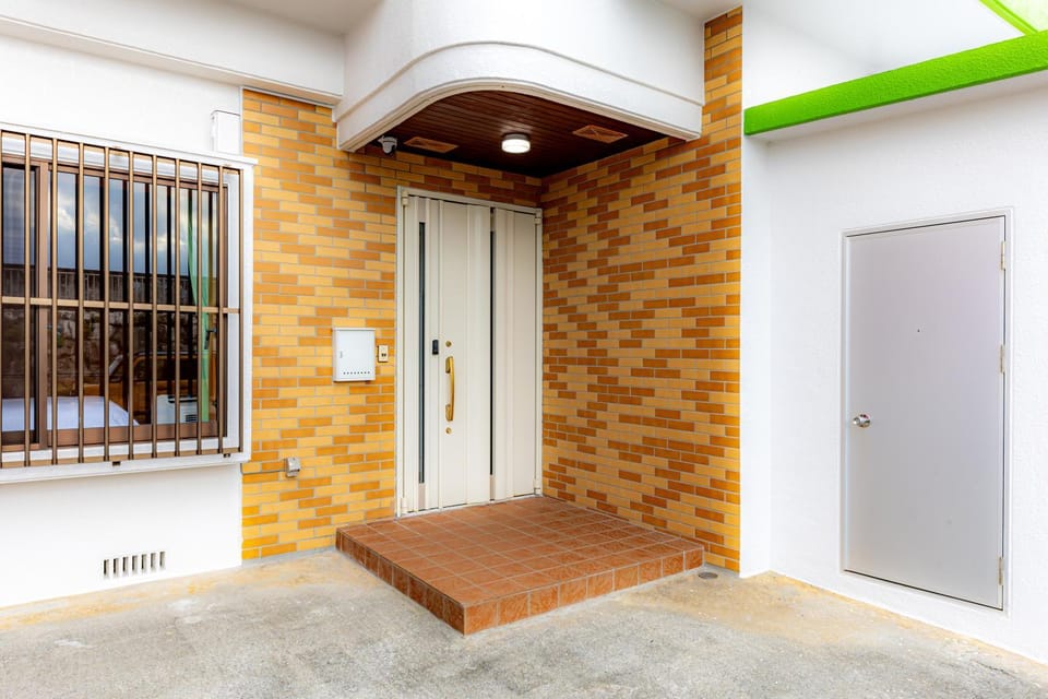 Facade/entrance, Day