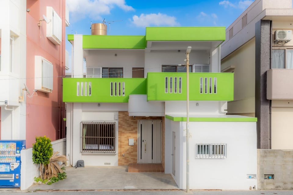 Property building, Day, Balcony/Terrace
