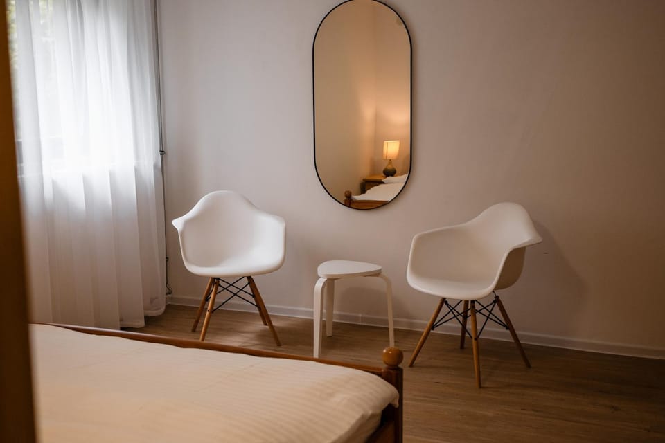 Seating area, Bedroom