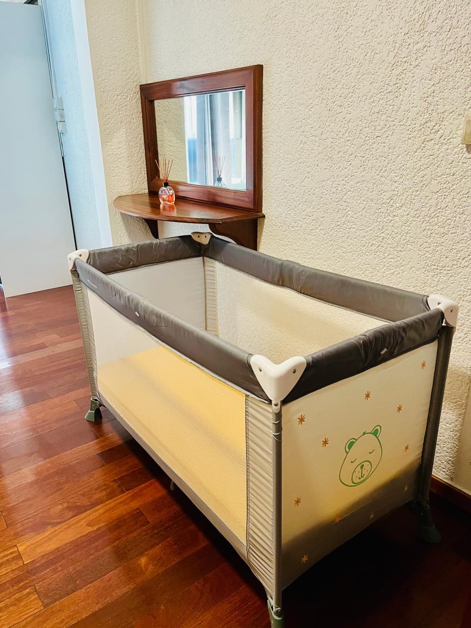Bedroom, cot