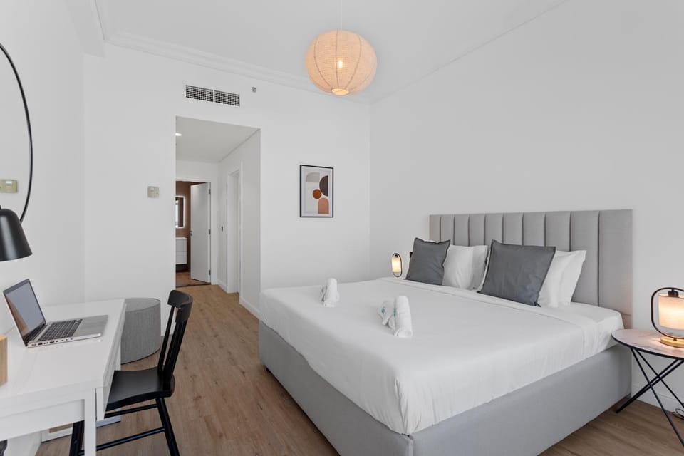 Exquisite 1BR with Private beach in Palm Jumeirah Apartment in Dubai