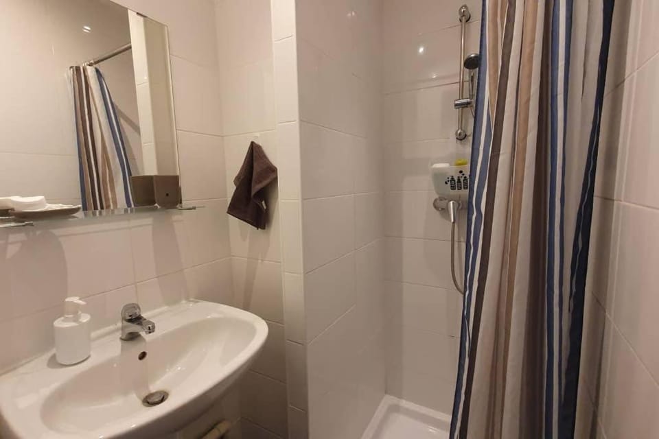 Très belle chambre - SDB privative - Expo Sud Apartment hotel in Le Havre