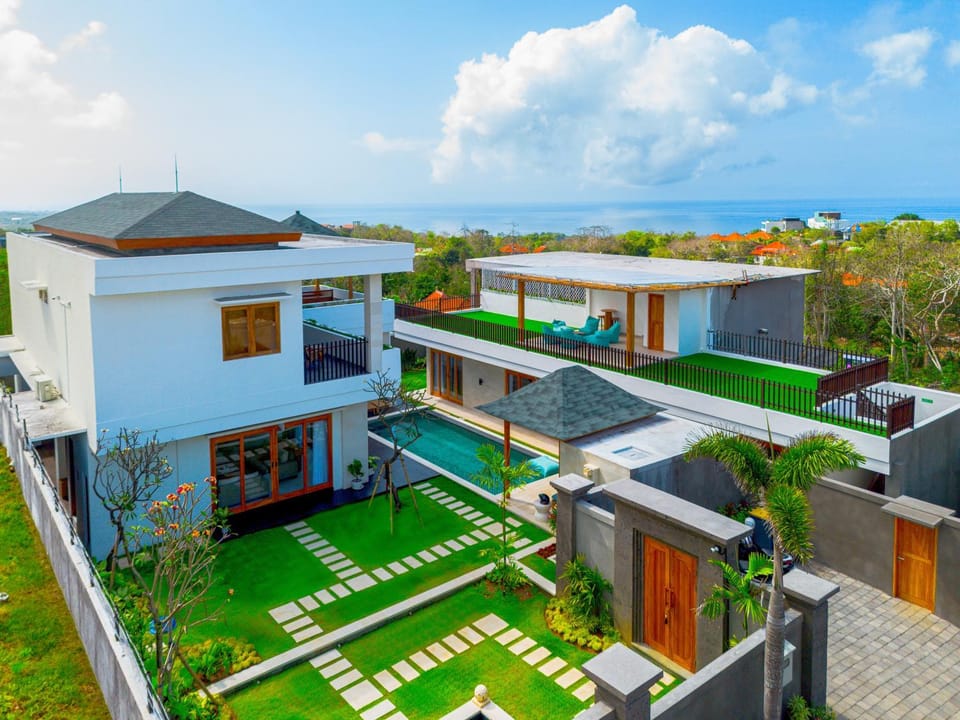 Lavish 6 BR with Ocean Vista, 5 mins to Savaya Villa in Bali