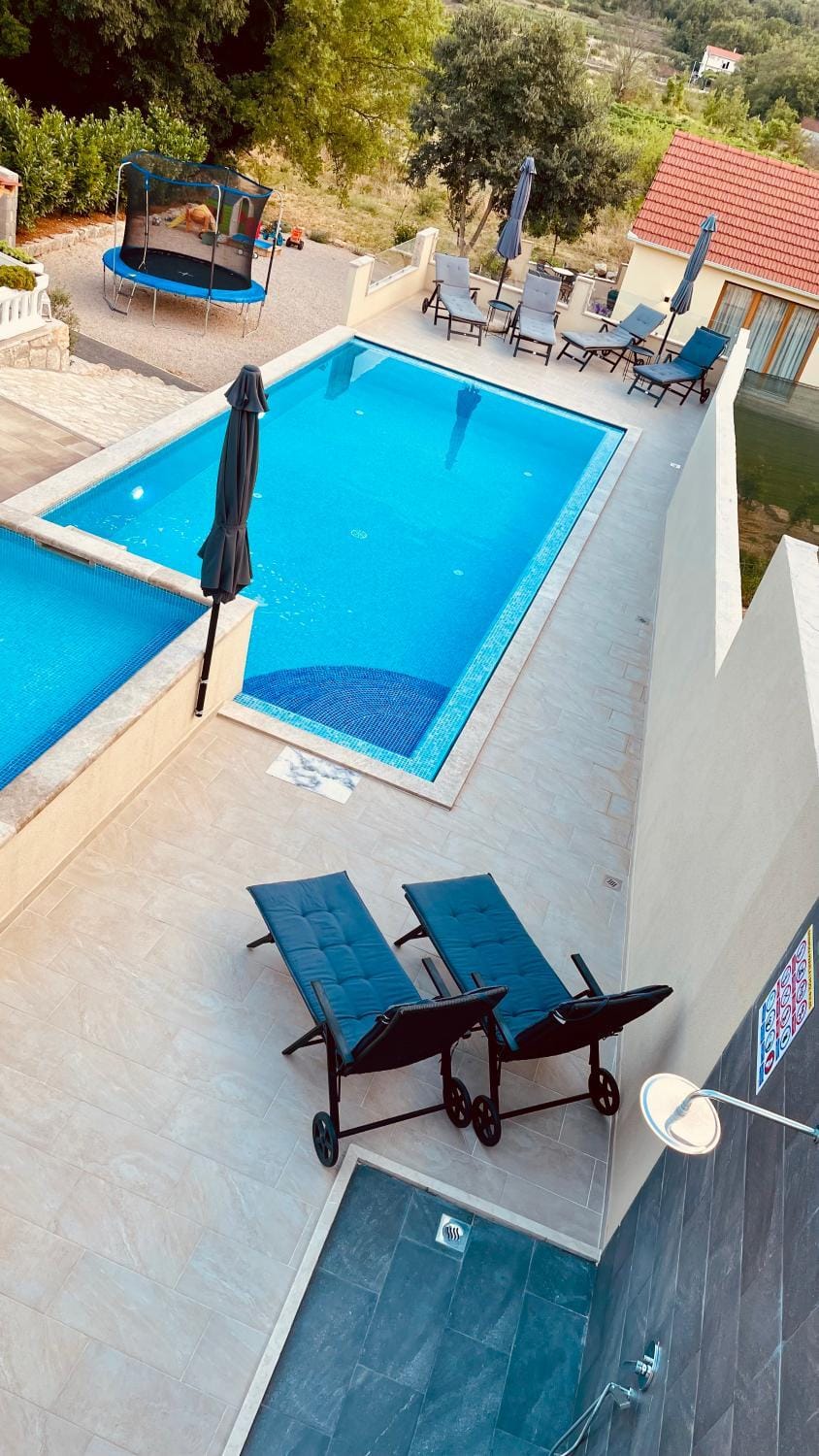 Day, Pool view, Swimming pool, sunbed