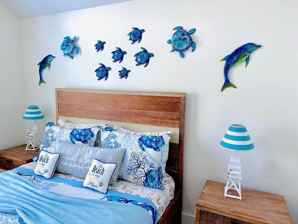 Bed, Decorative detail, Bedroom