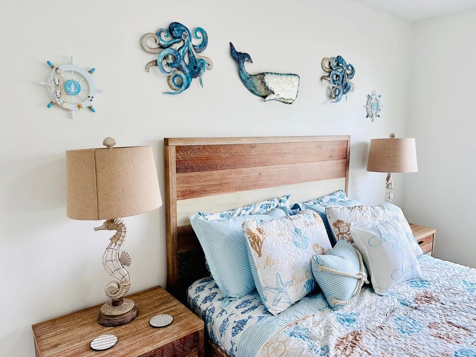 Bed, Decorative detail, Bedroom