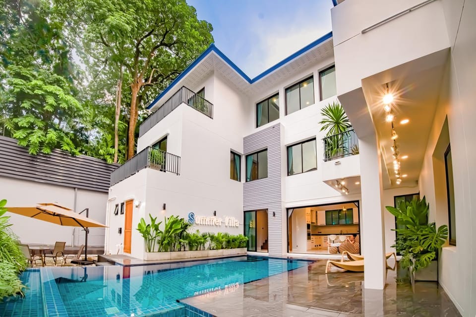 Property building, Garden, Swimming pool