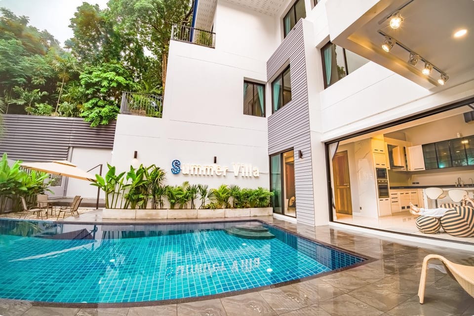 Swimming pool
