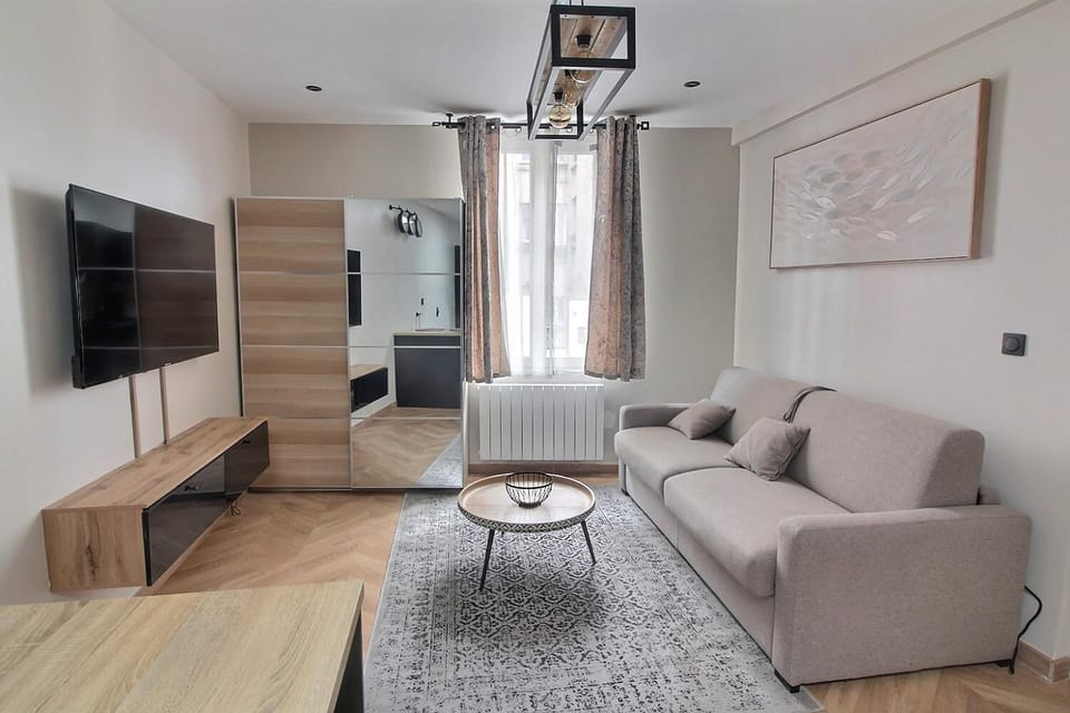 Le Claire de Lune à Pleyel Apartment in Saint-Denis, France