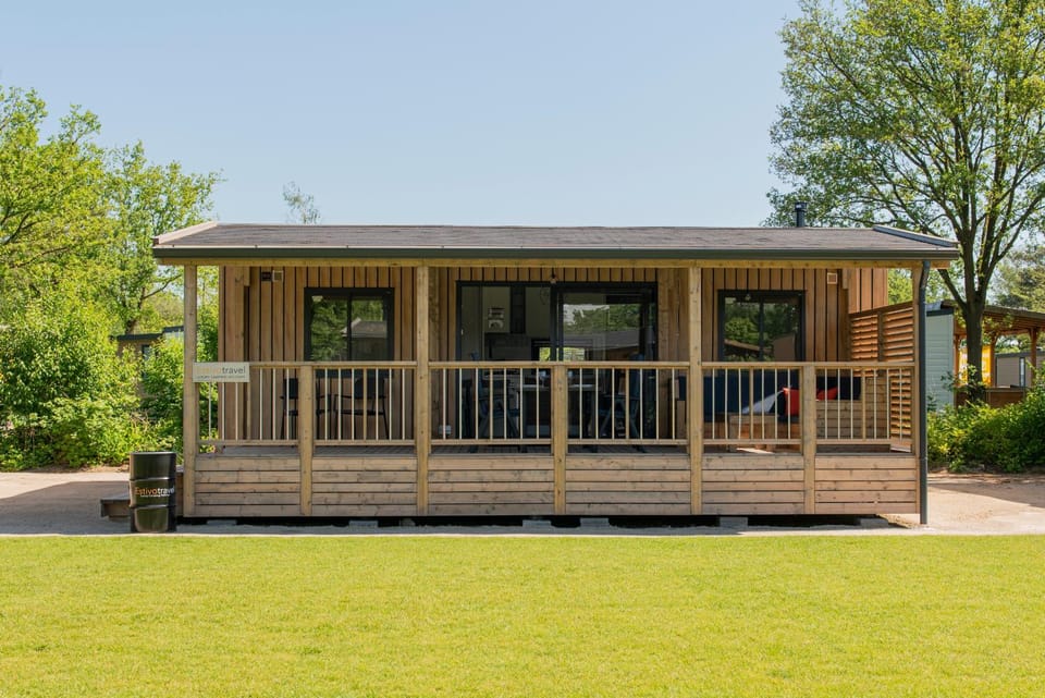 Property building, Garden, Balcony/Terrace