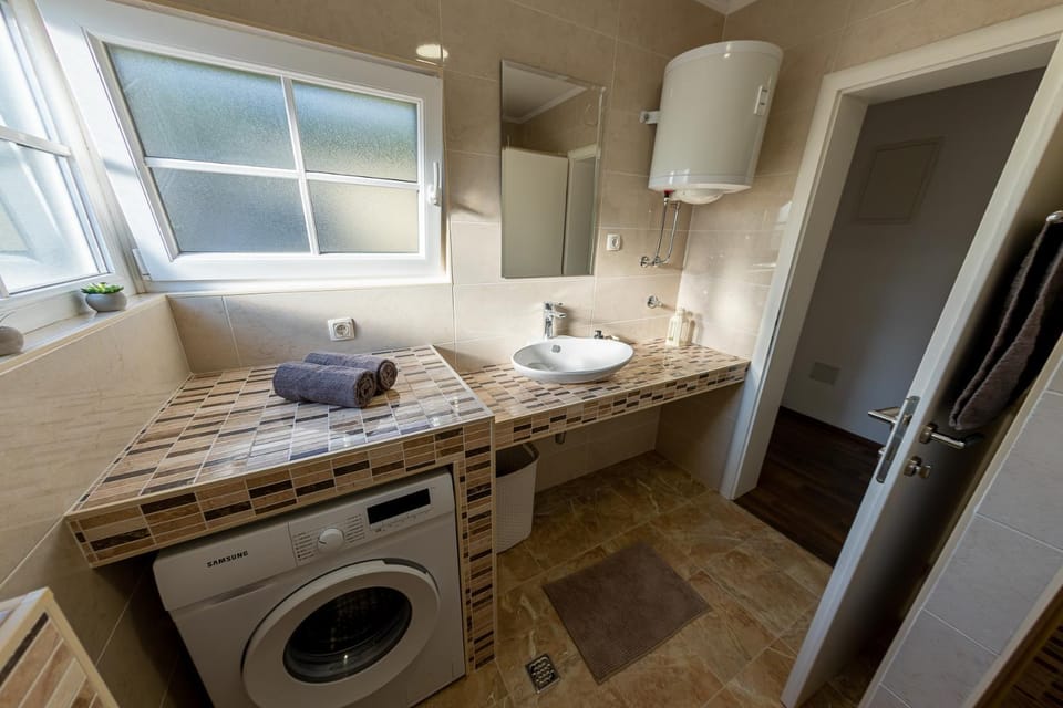 Bathroom, towels, washing machine