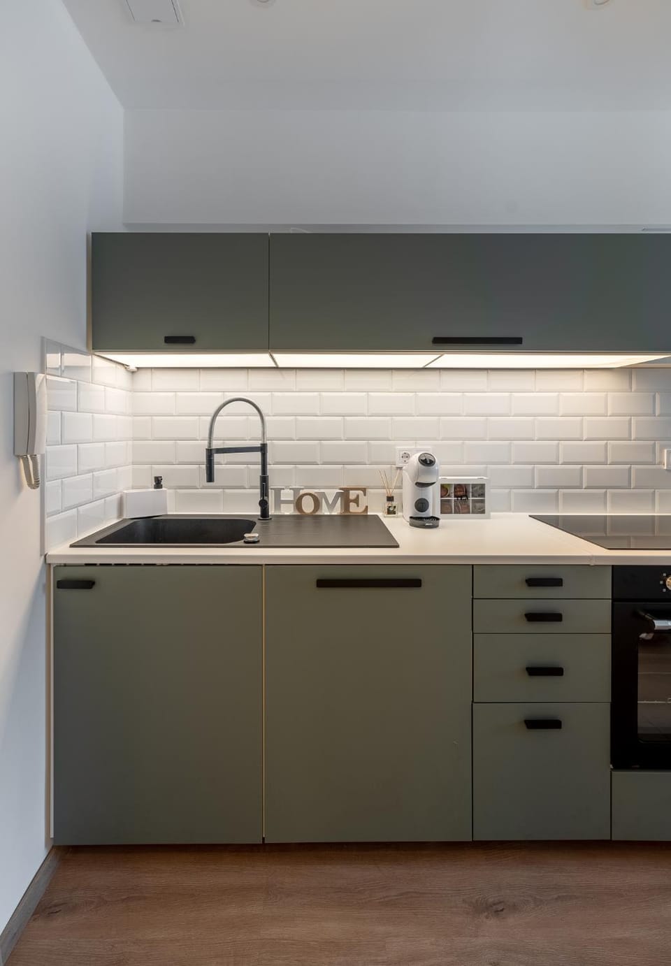Coffee/tea facilities, dishwasher, microwave, toaster, kitchen