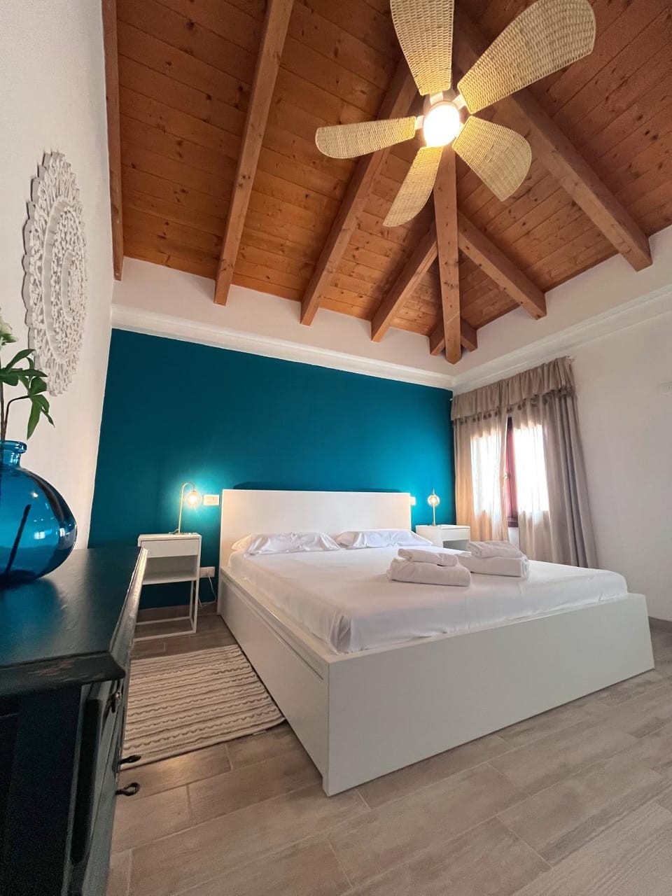 Photo of the whole room, Bedroom, air conditioner