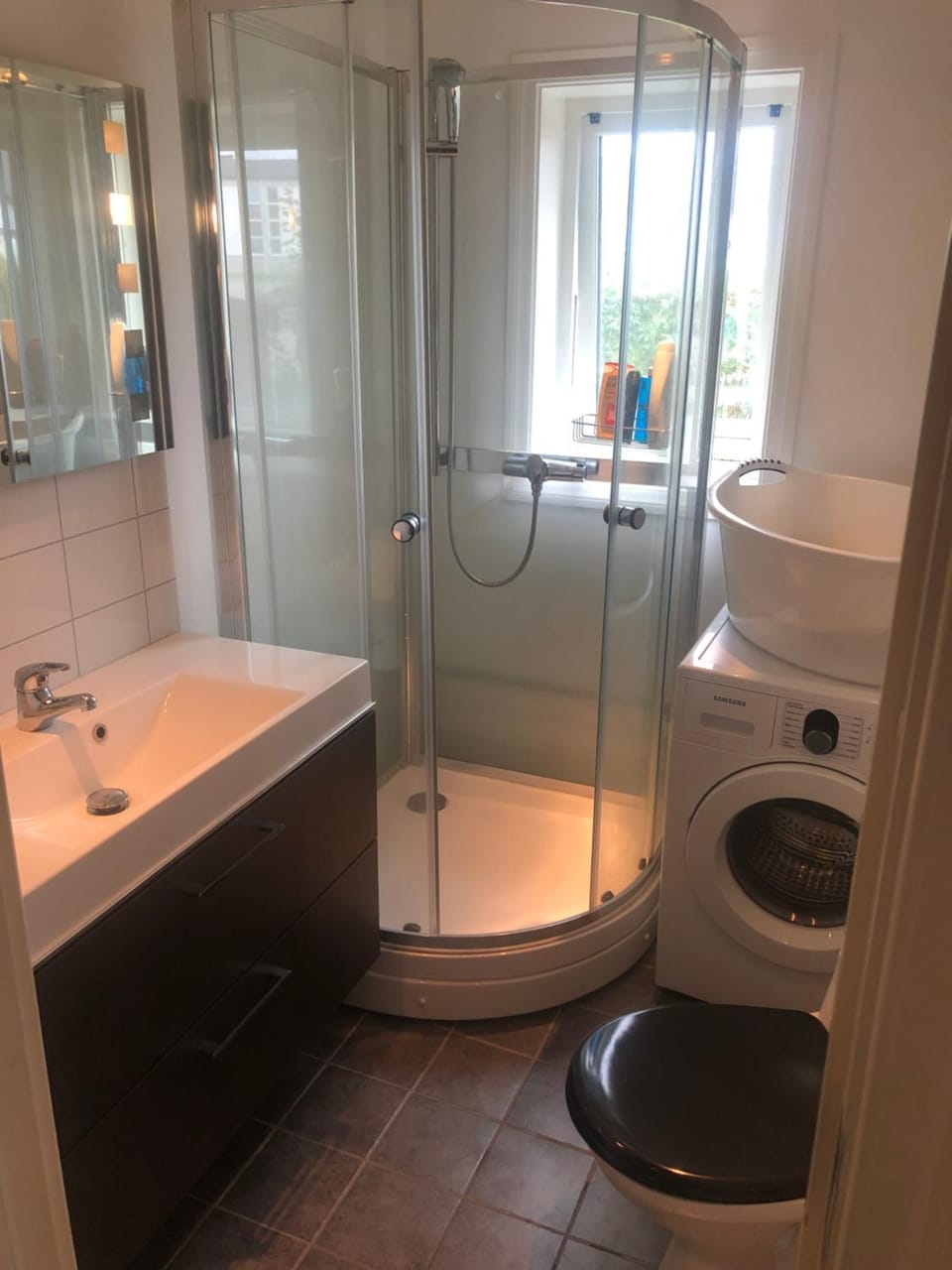 Shower, Toilet, Bathroom, towels