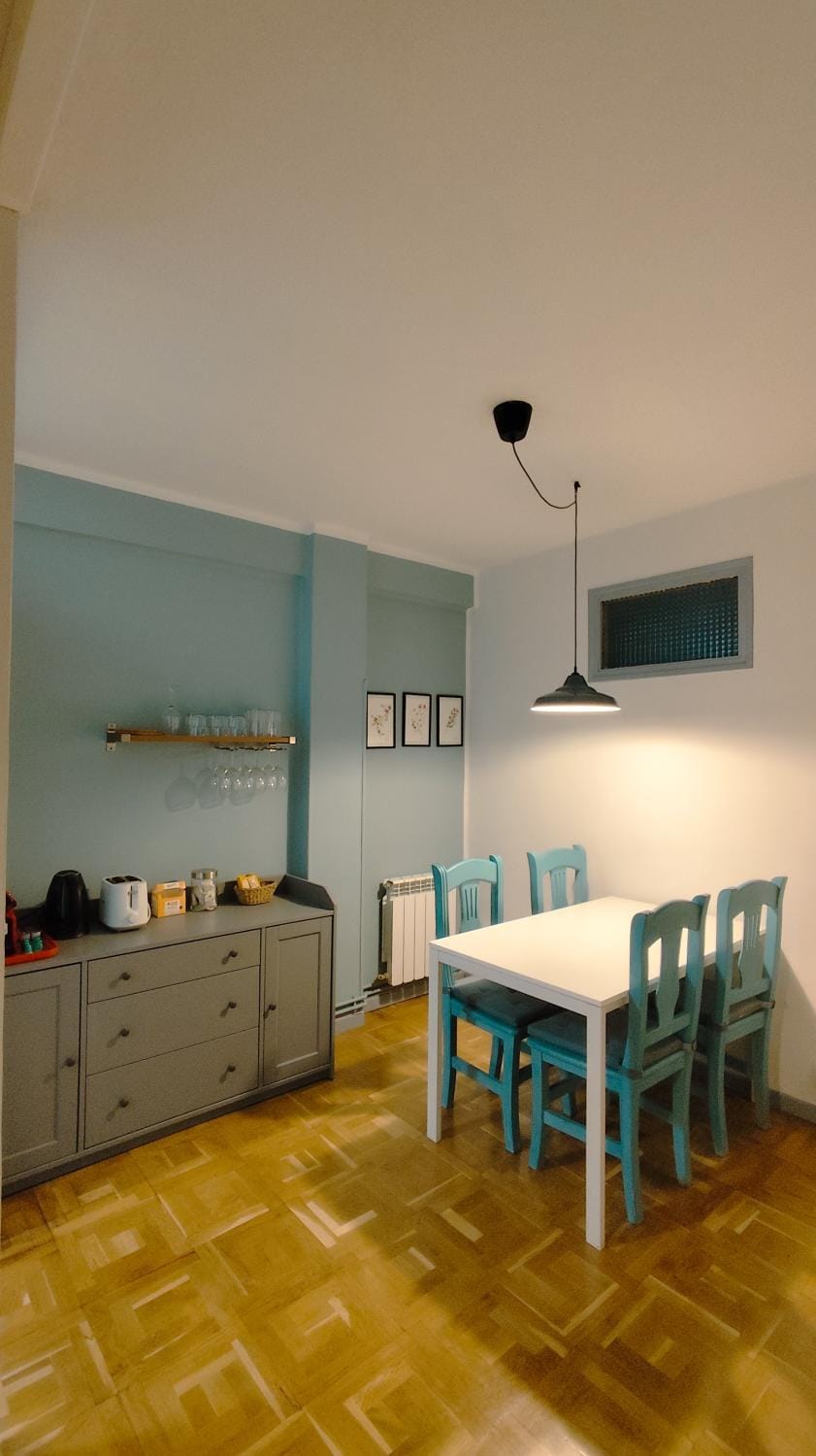 Seating area, Dining area