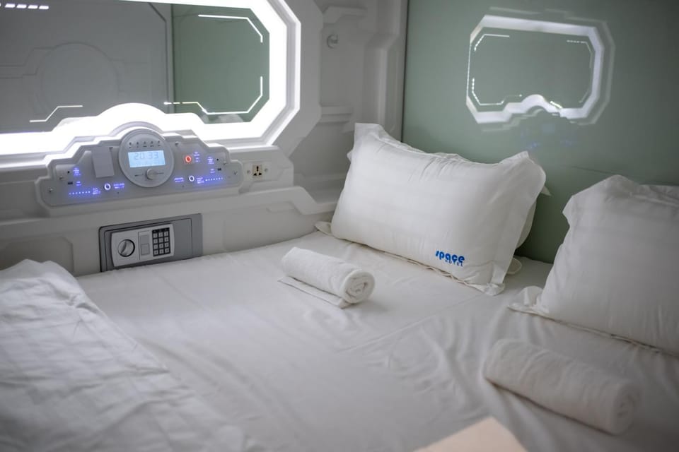 Bed, Photo of the whole room, bunk bed