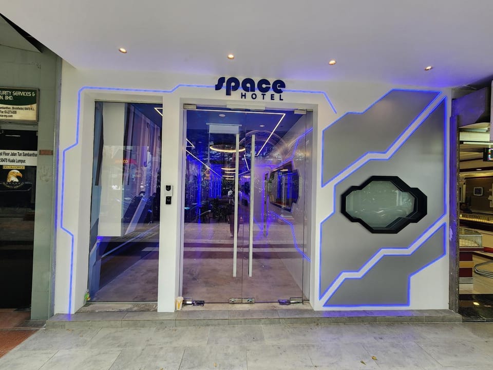 Facade/entrance