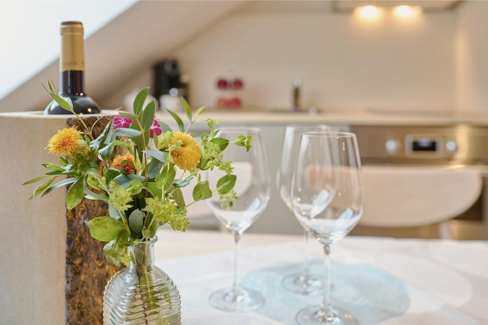 Food and drinks, Dining area, Alcoholic drinks