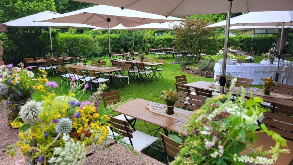Restaurant/places to eat, Garden, Garden view