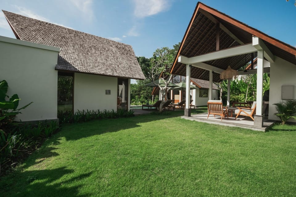 Property building, Natural landscape, Garden, Garden view