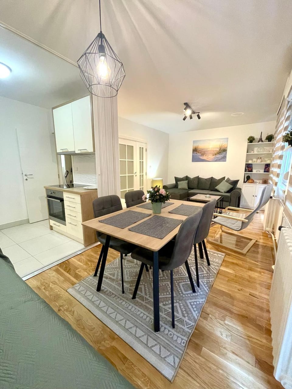 Kitchen or kitchenette, Living room, Seating area, Dining area, stove