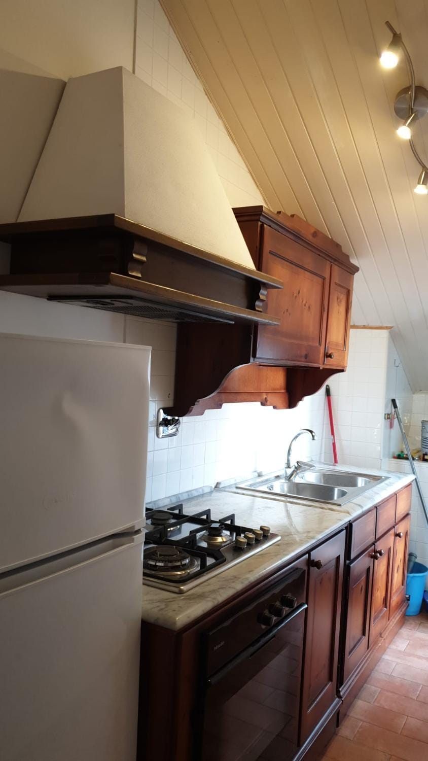Kitchen or kitchenette, Internal: Not applicable to any particular room