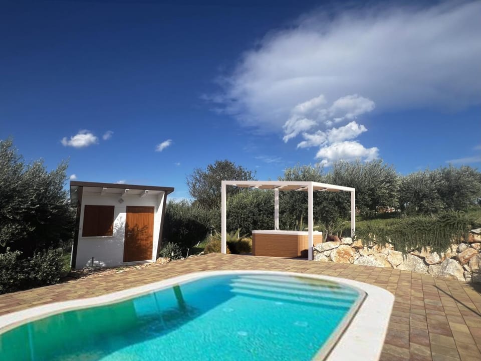 Hot Tub, Swimming pool