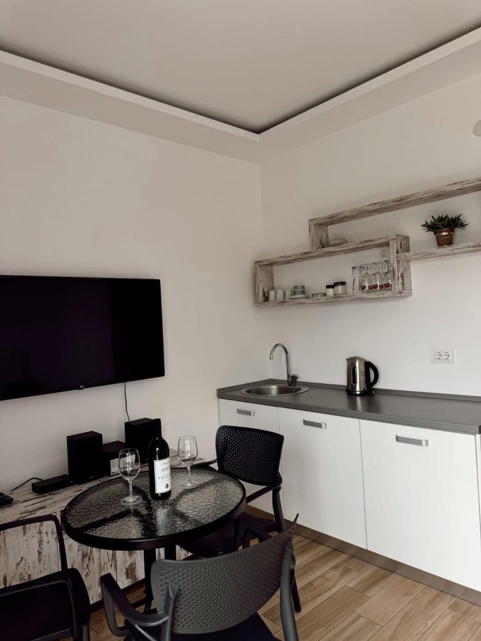 Blue Sutomore Apartment in Montenegro