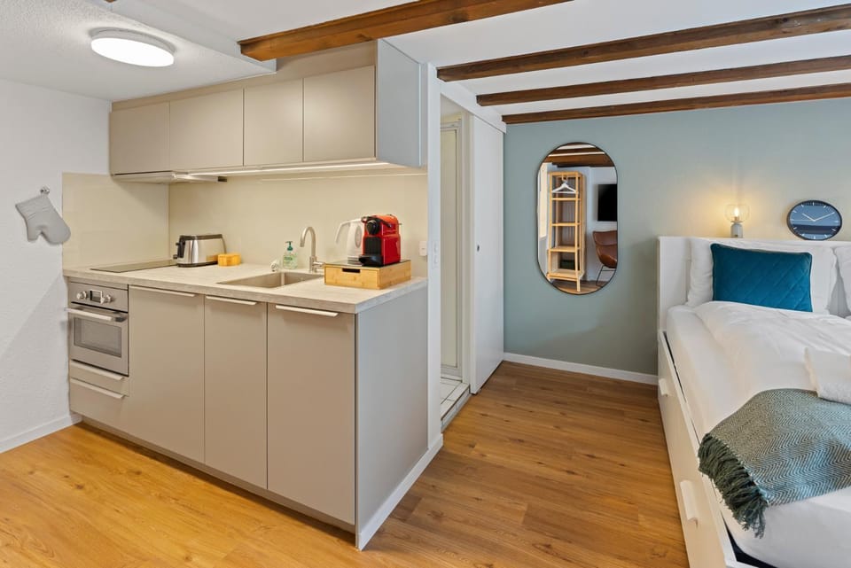 Bed, Kitchen or kitchenette, Bedroom