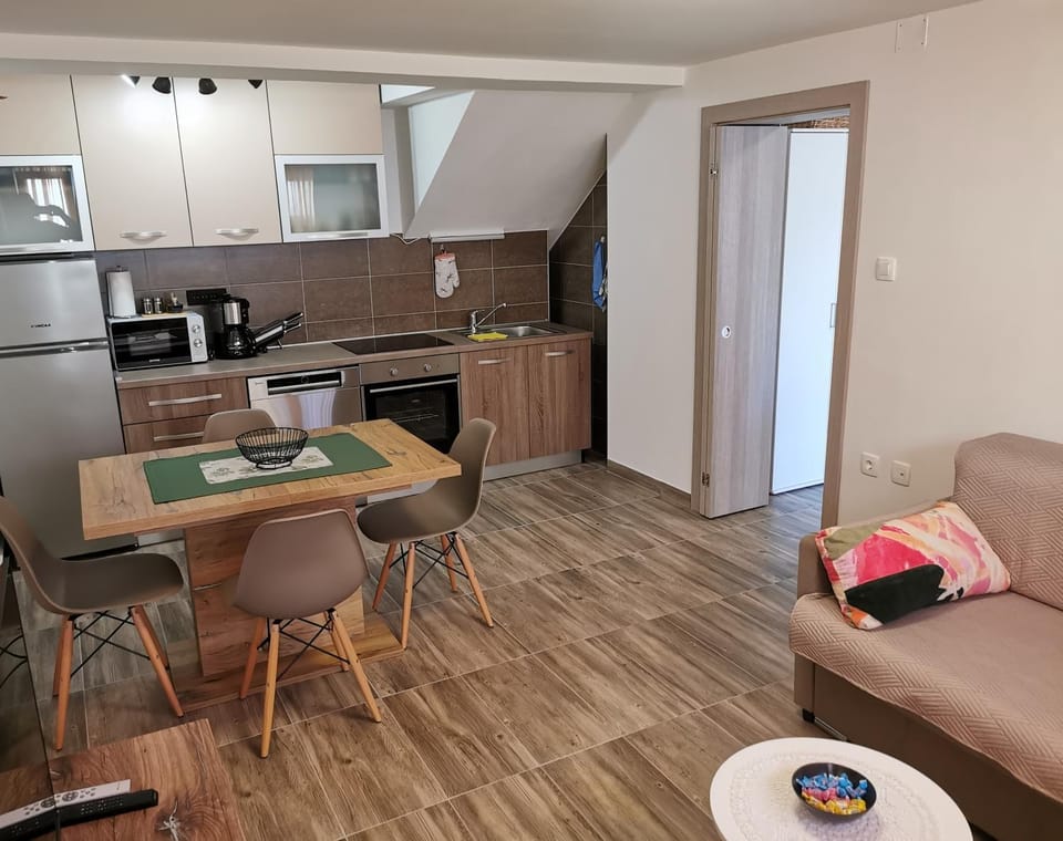 Kitchen or kitchenette, Living room, Seating area, Dining area, dishwasher, oven, stove, toaster