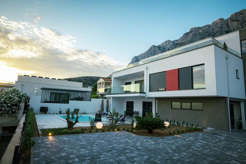 Property building, Day, Natural landscape, Mountain view, Pool view, Swimming pool