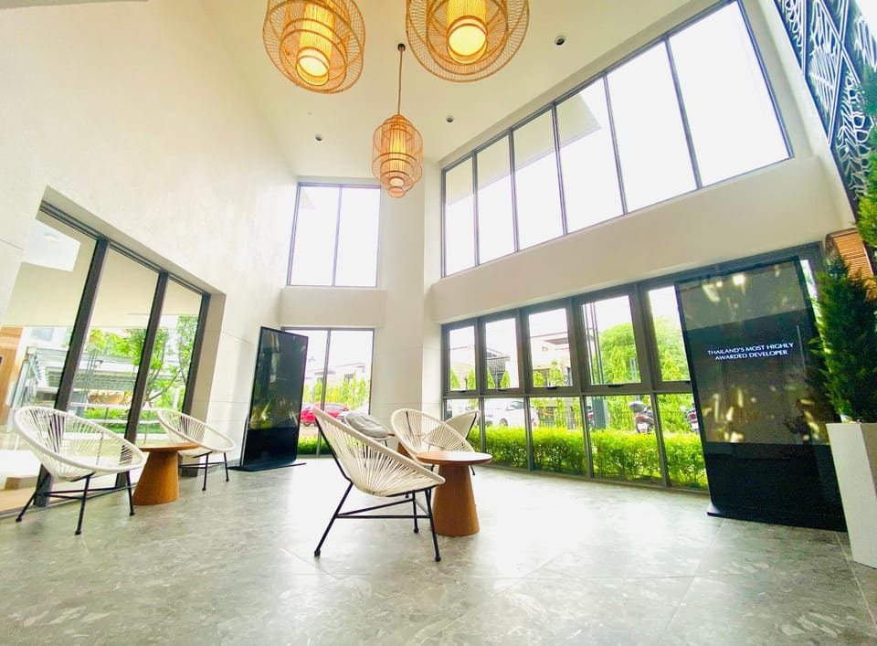 Communal lounge/ TV room