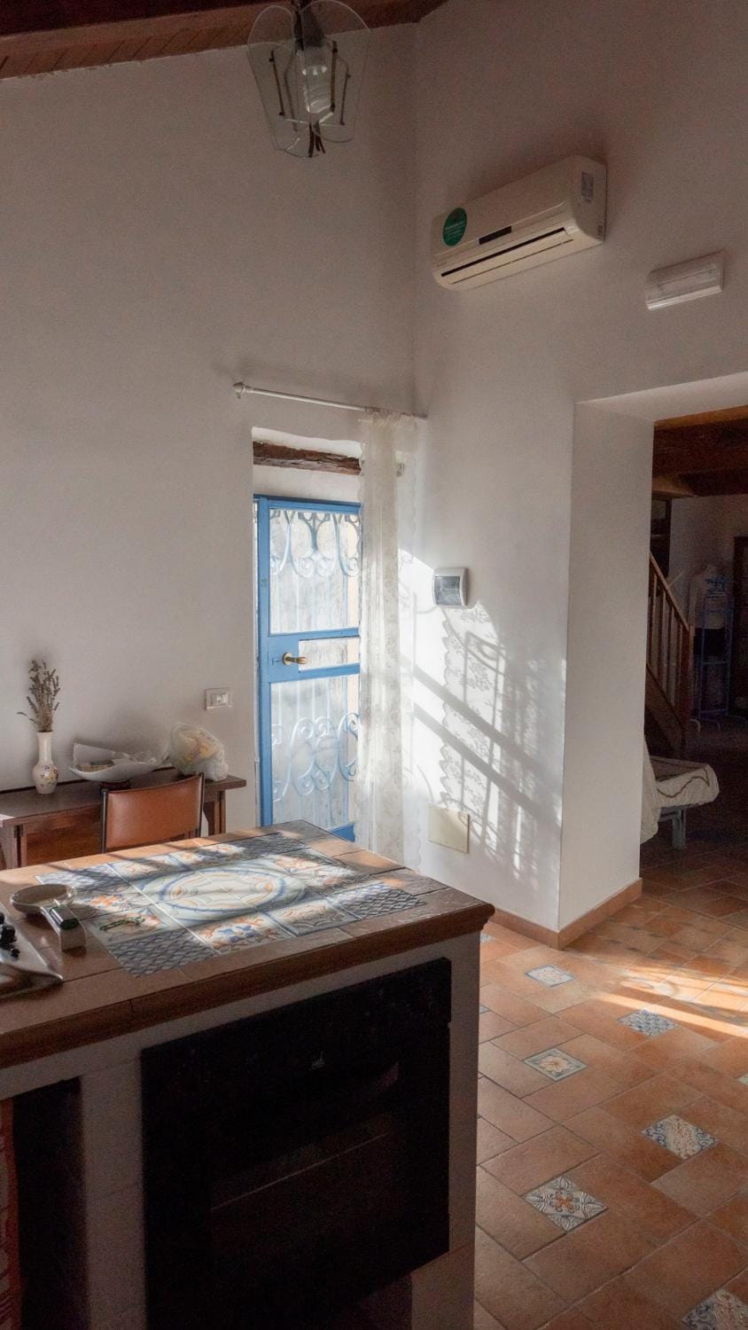 Kitchen or kitchenette, Dining area, air conditioner