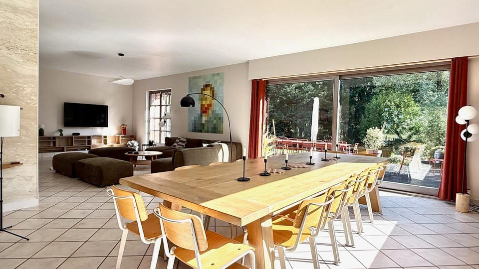 Communal lounge/ TV room, TV and multimedia, Living room, Dining area